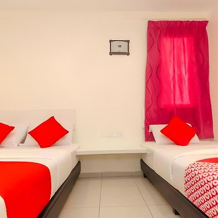 Skudai Hotel Bagian luar foto
