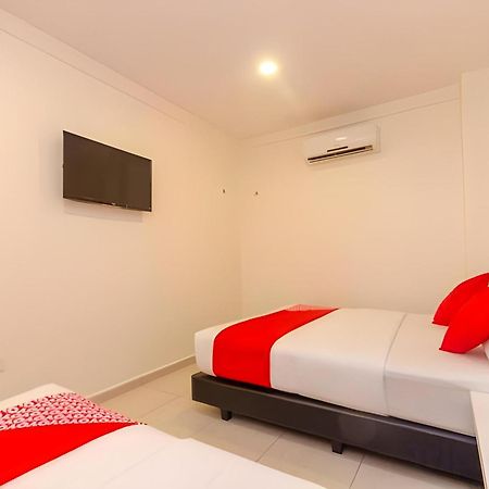 Skudai Hotel Bagian luar foto