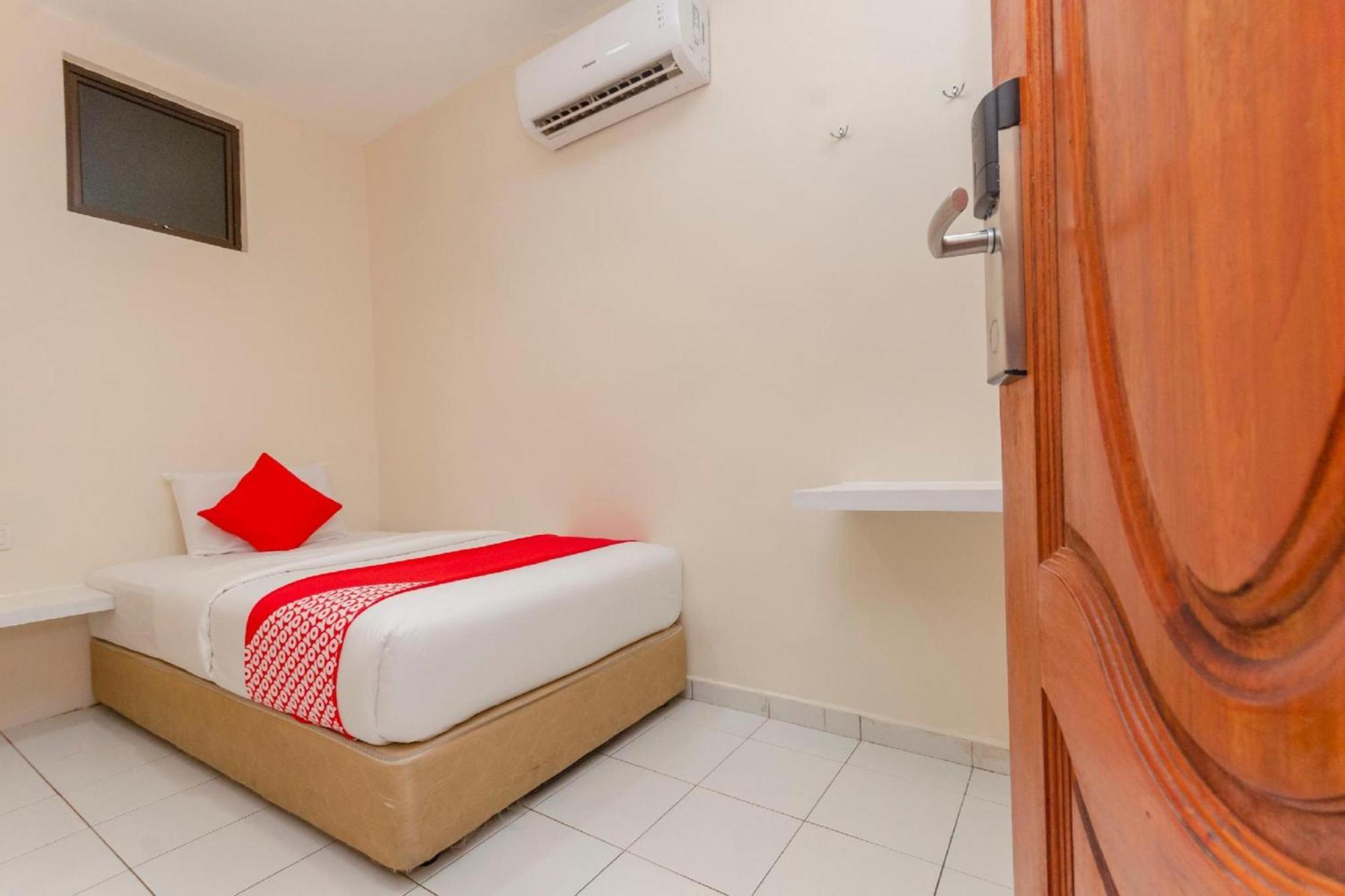 Skudai Hotel Bagian luar foto