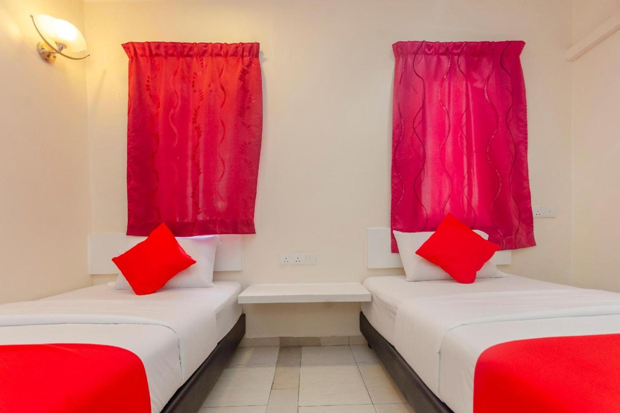 Skudai Hotel Bagian luar foto