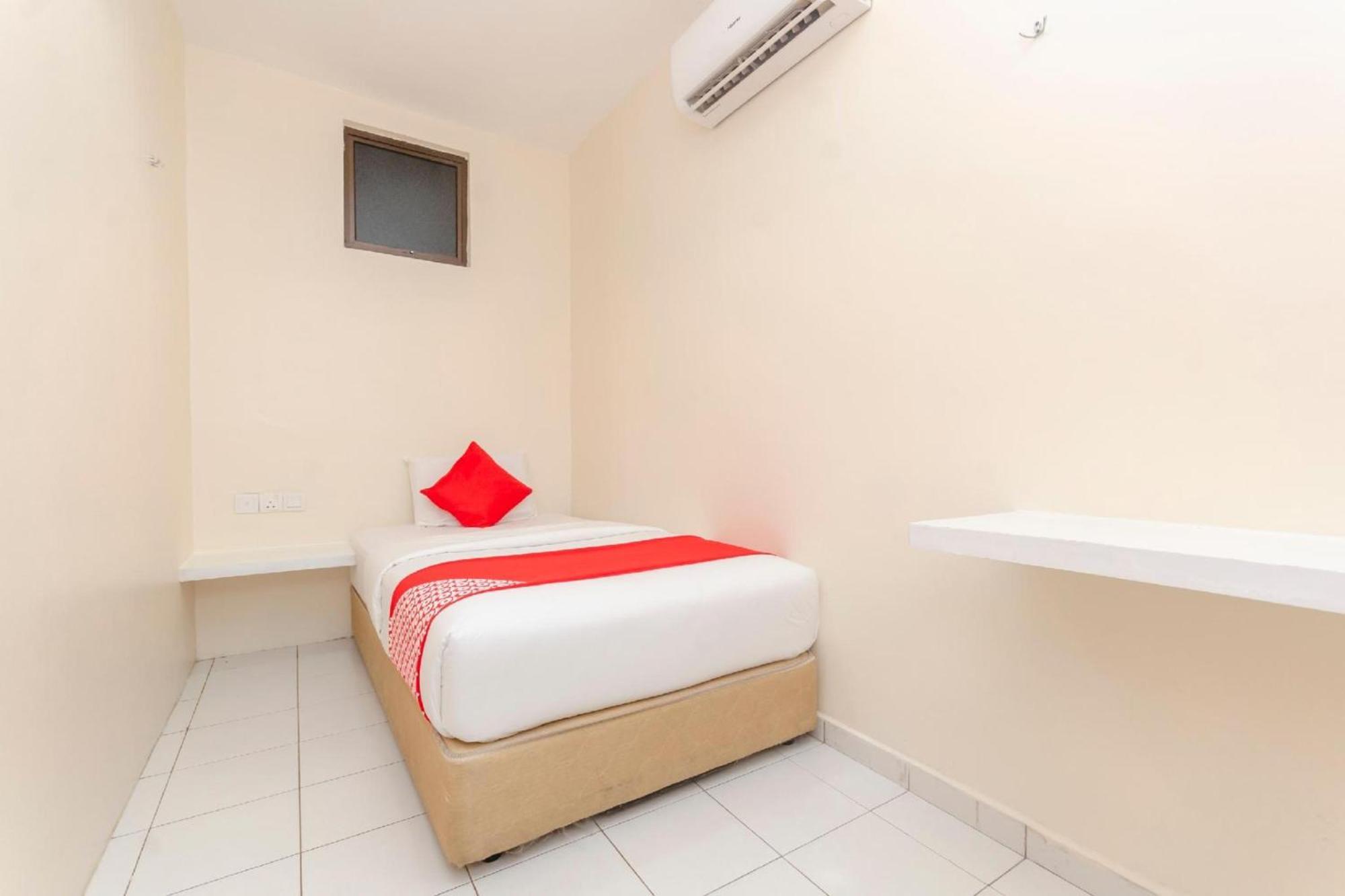 Skudai Hotel Bagian luar foto